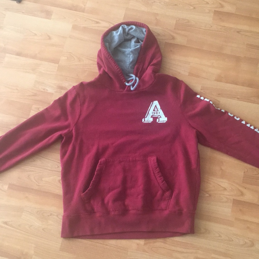 Red Aéropostale sweater